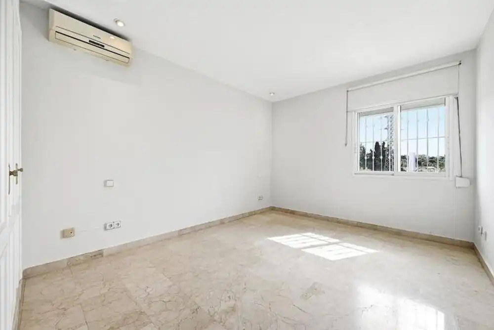 Reihenhaus mit Terrasse zum Verkauf in Nueva Andalucía, imagen 18