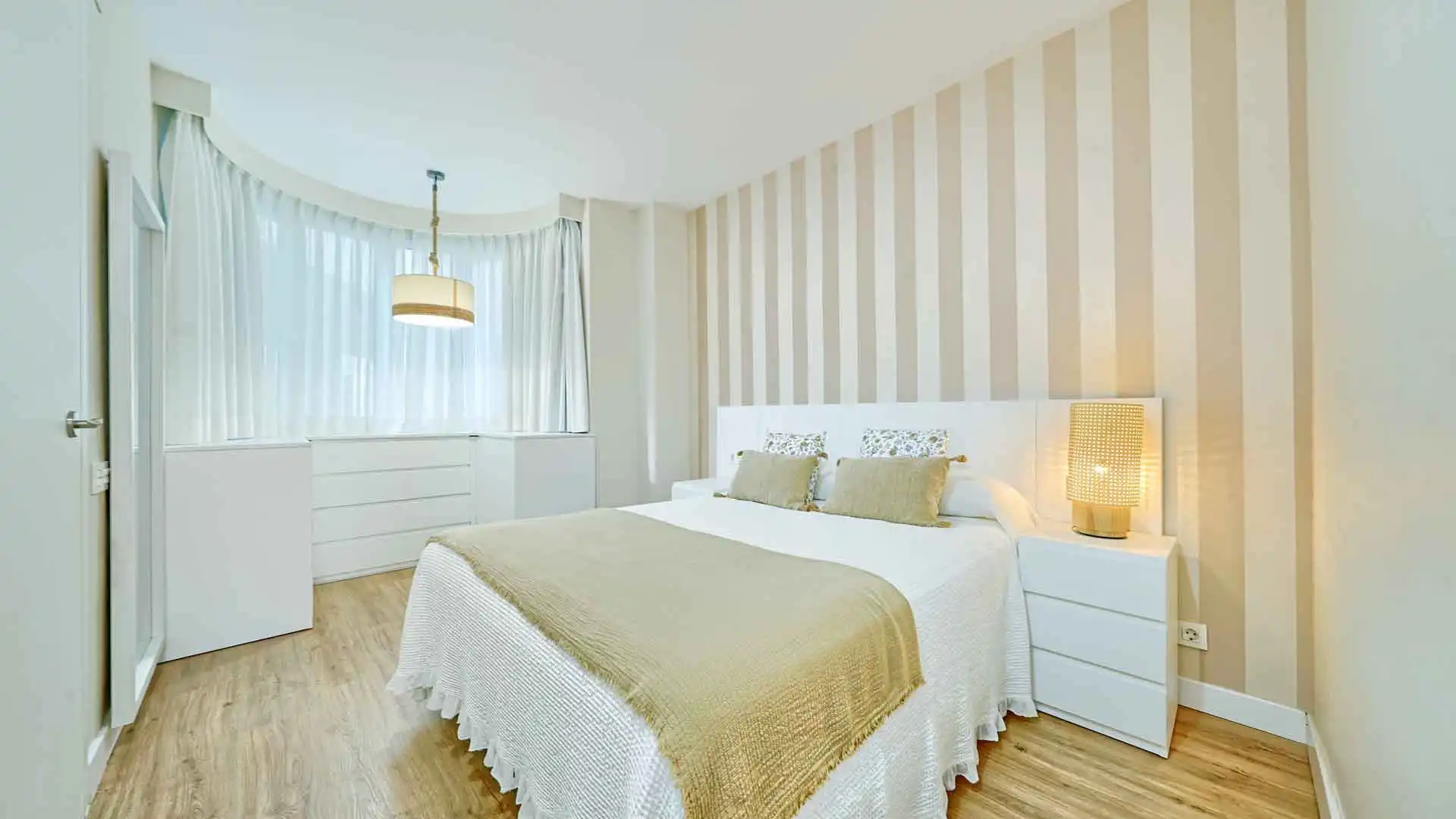 Habitación de Planta baja en venta en Marbella con Aire acondicionado, Terraza y Trastero