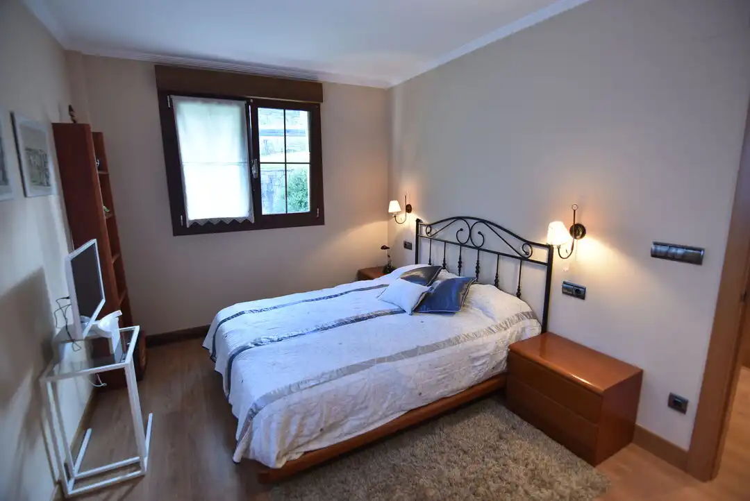 Dormitori de Casa o xalet en venda en Ermua amb Calefacció, Jardí privat i Terrassa