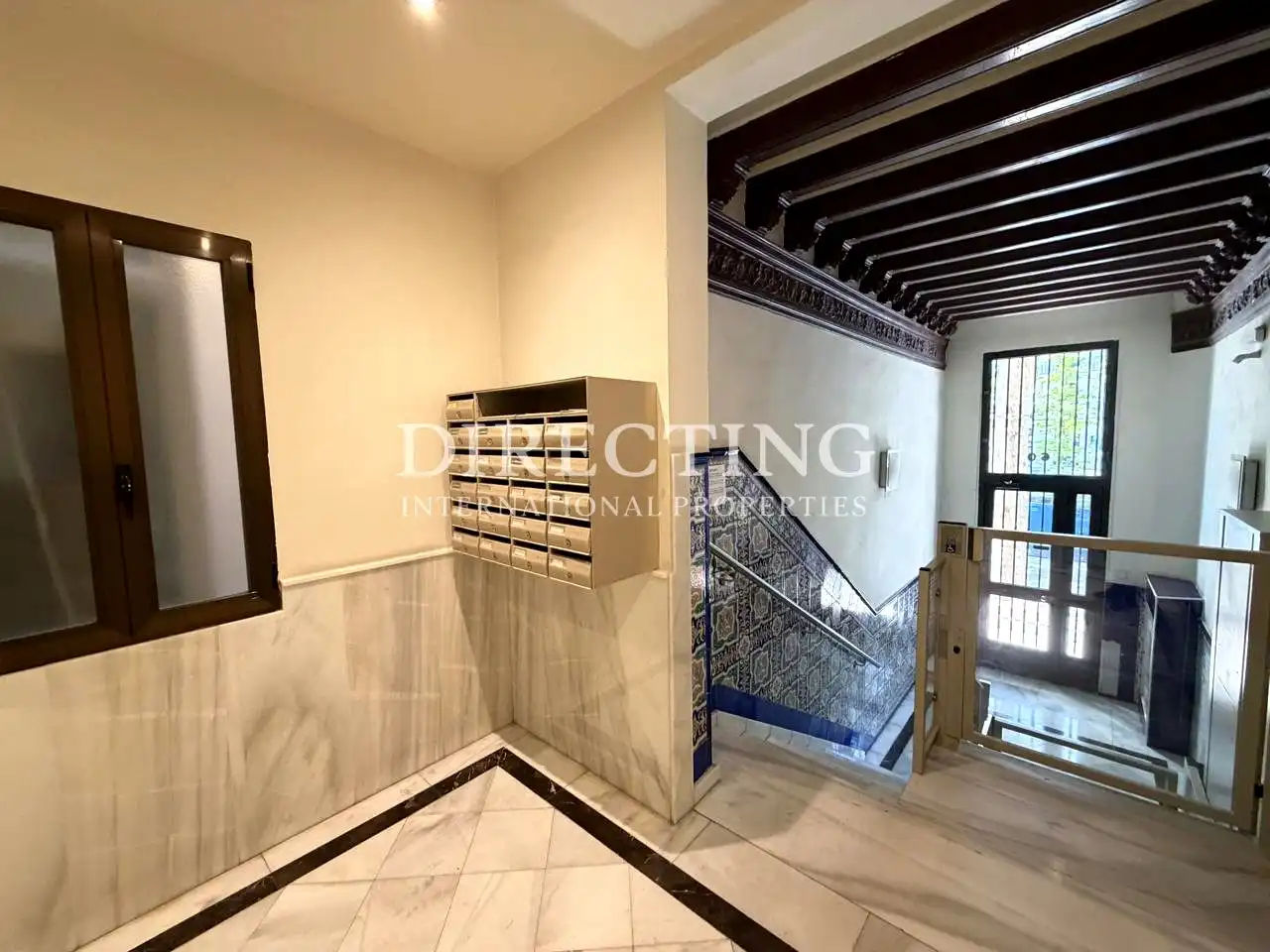 Vista exterior de Piso en venta en Madrid con Calefacción