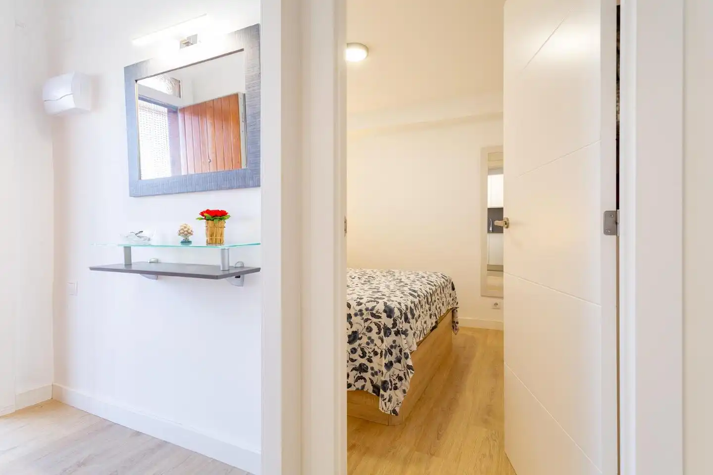 Bedroom of Flat for rent in Bilbao   with Air Conditioner, Terrace and Furnished