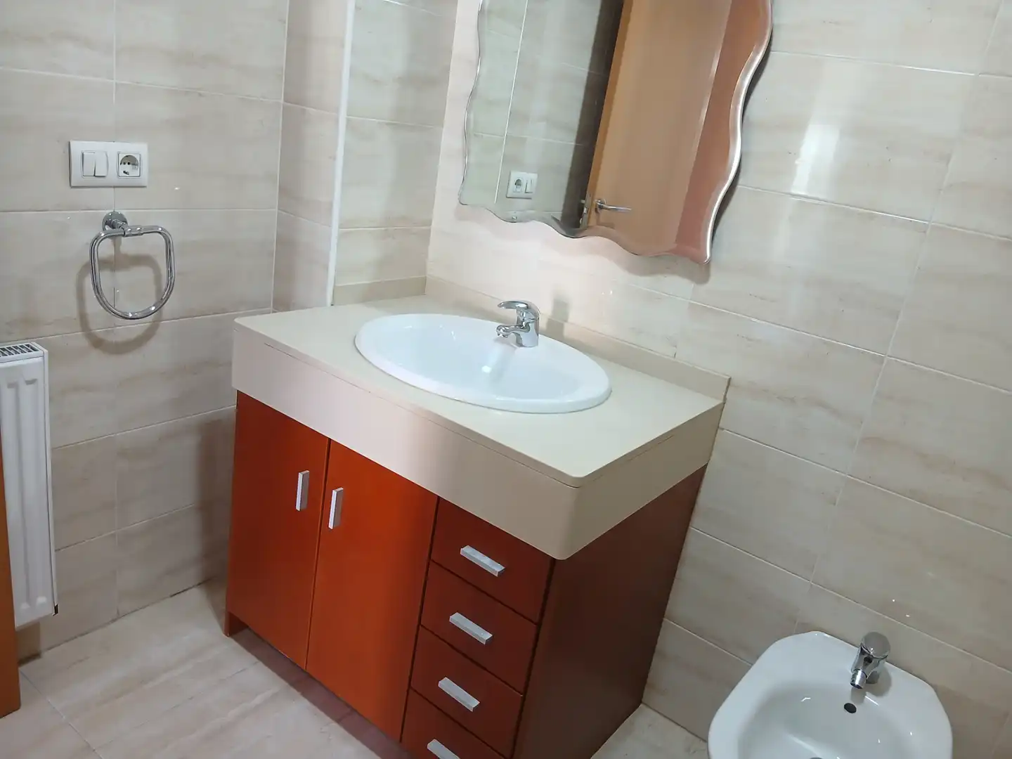 Badezimmer von Einfamilien-Reihenhaus zur Miete in Sarrià de Ter mit Klimaanlage, Heizung und Terrasse