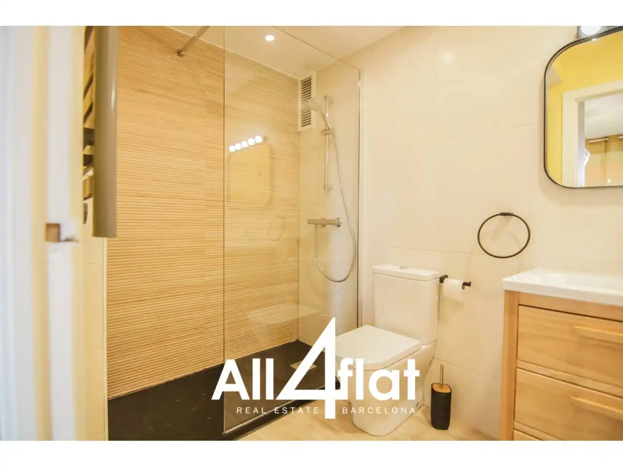 Badezimmer von Wohnung zur Miete in Barcelona mit Heizung, Parkett und Terrasse