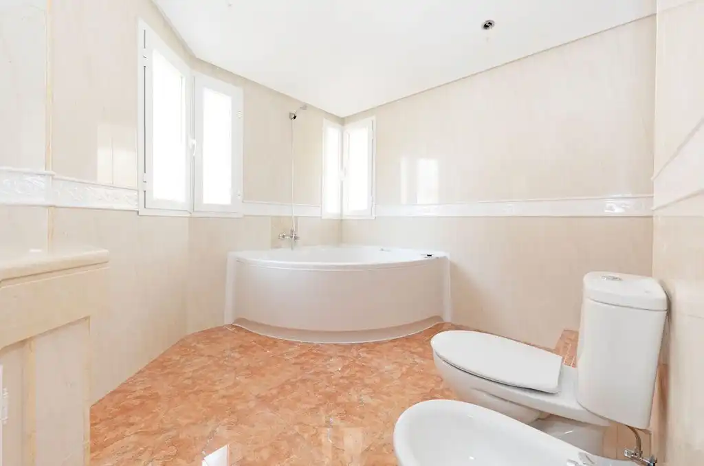 Baño de Casa o chalet en venta en Benahavís con Aire acondicionado, Calefacción y Jardín privado