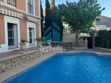 Villa avec piscine à vendre à Golf Bahía