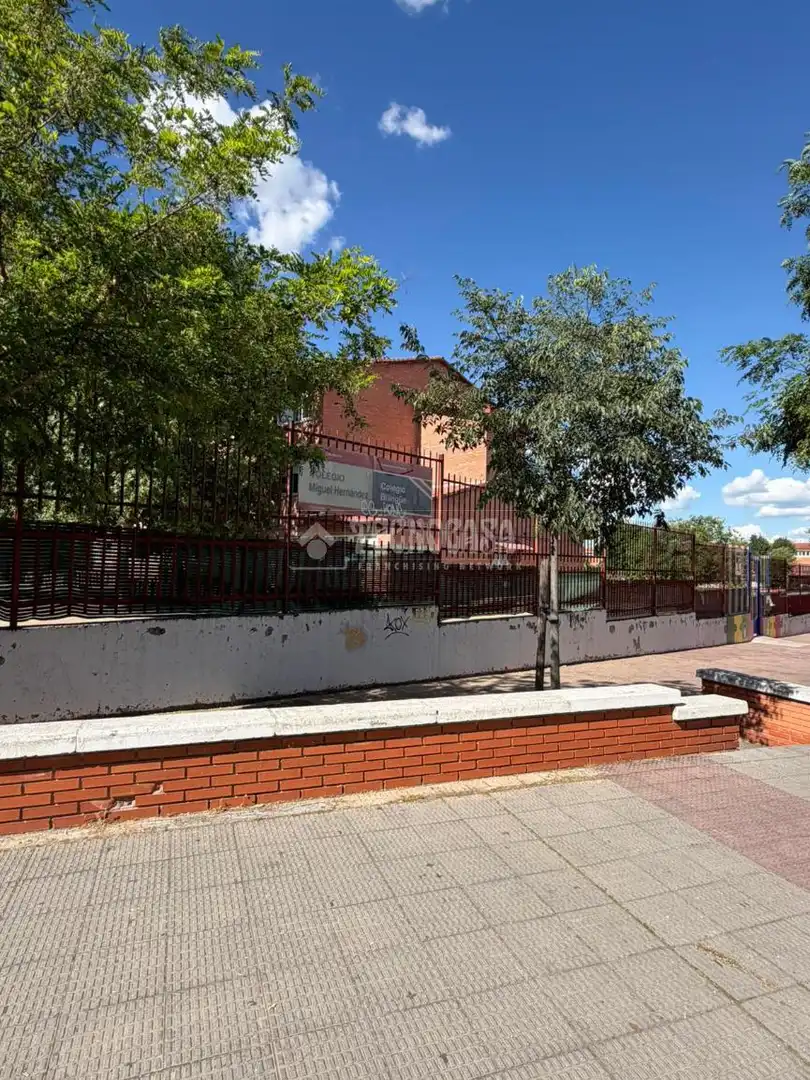 Vista exterior de Pis en venda en San Fernando de Henares amb Aire condicionat, Calefacció i Parquet