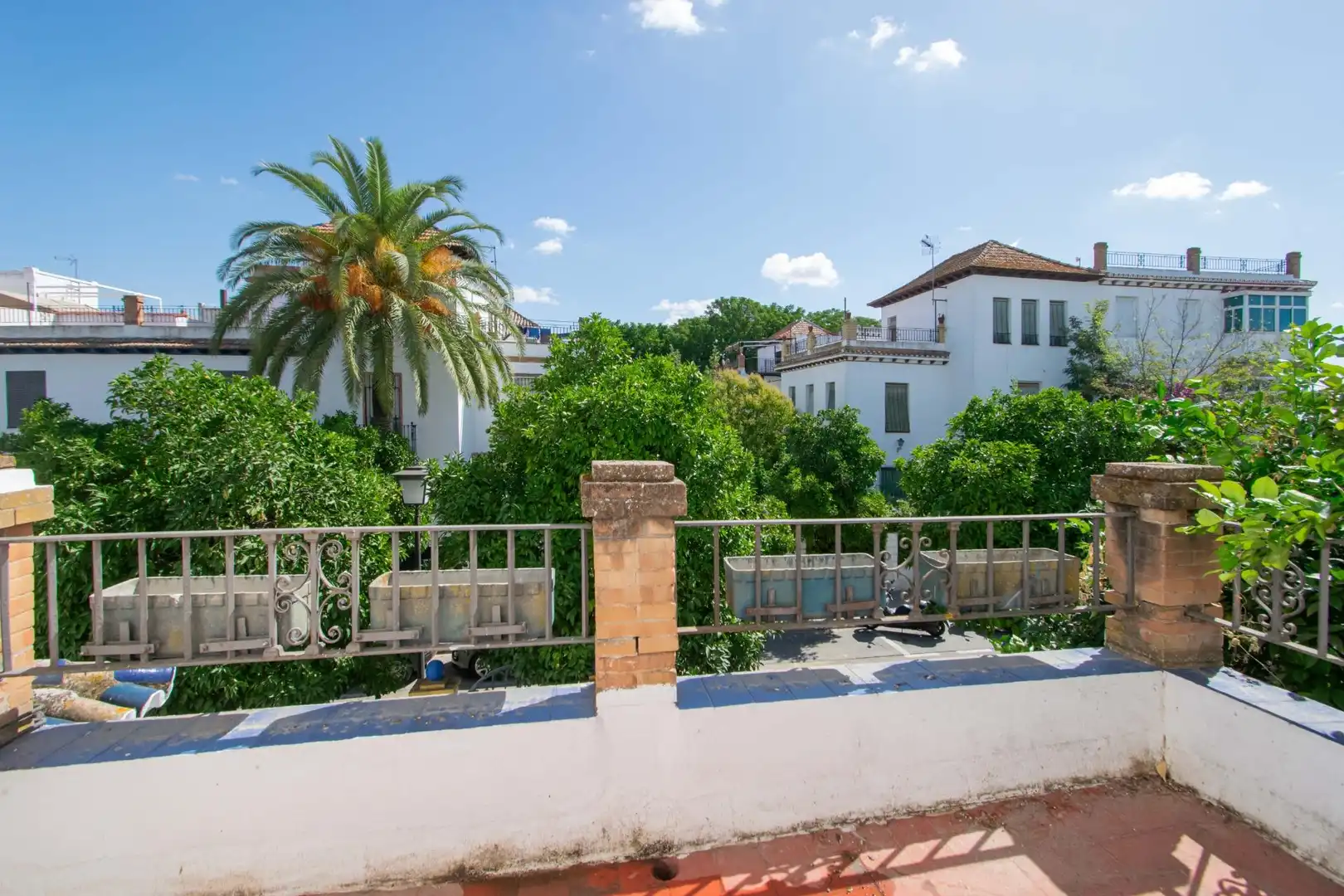 Vista exterior de Casa o xalet en venda en Sevilla amb Jardí privat i Terrassa