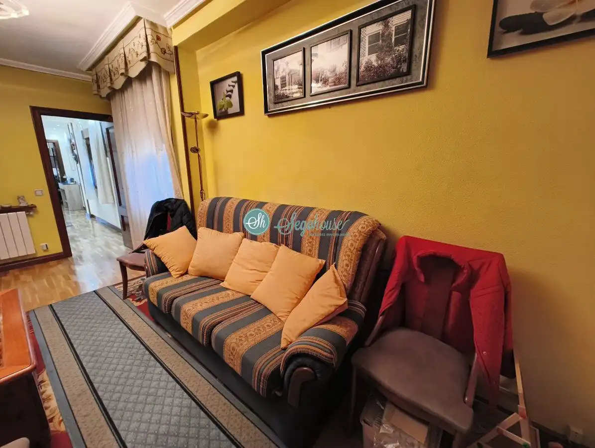 Living room of Flat for sale in Segovia  with Air Conditioner, Heating and Balcony