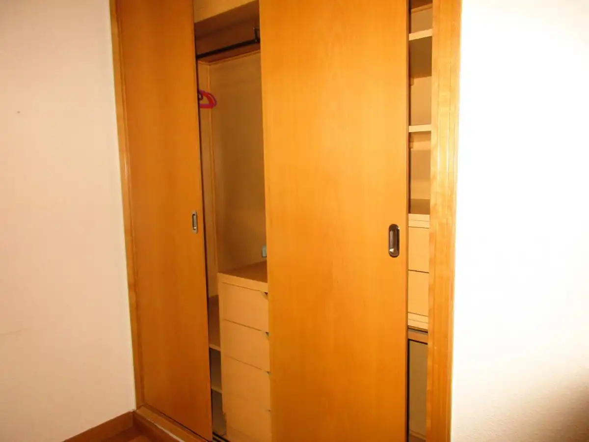 Dormitori de Pis de lloguer en Madrid amb Aire condicionat, Calefacció i Terrassa
