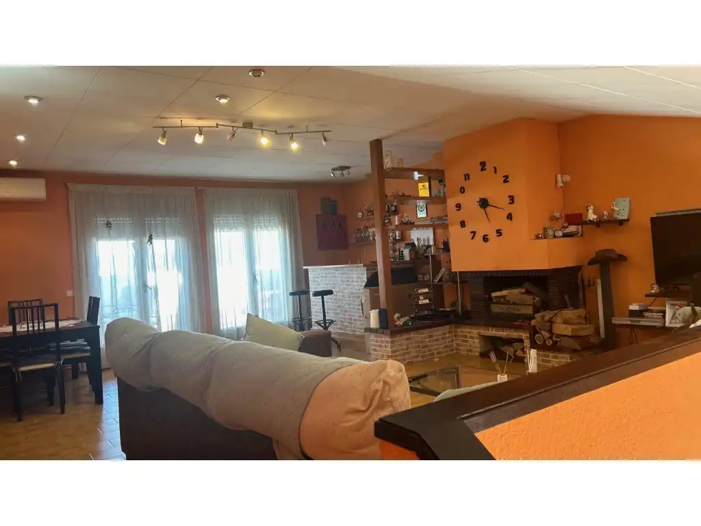 Sala de estar de Dúplex en venta en Manlleu con Horno y Balcón