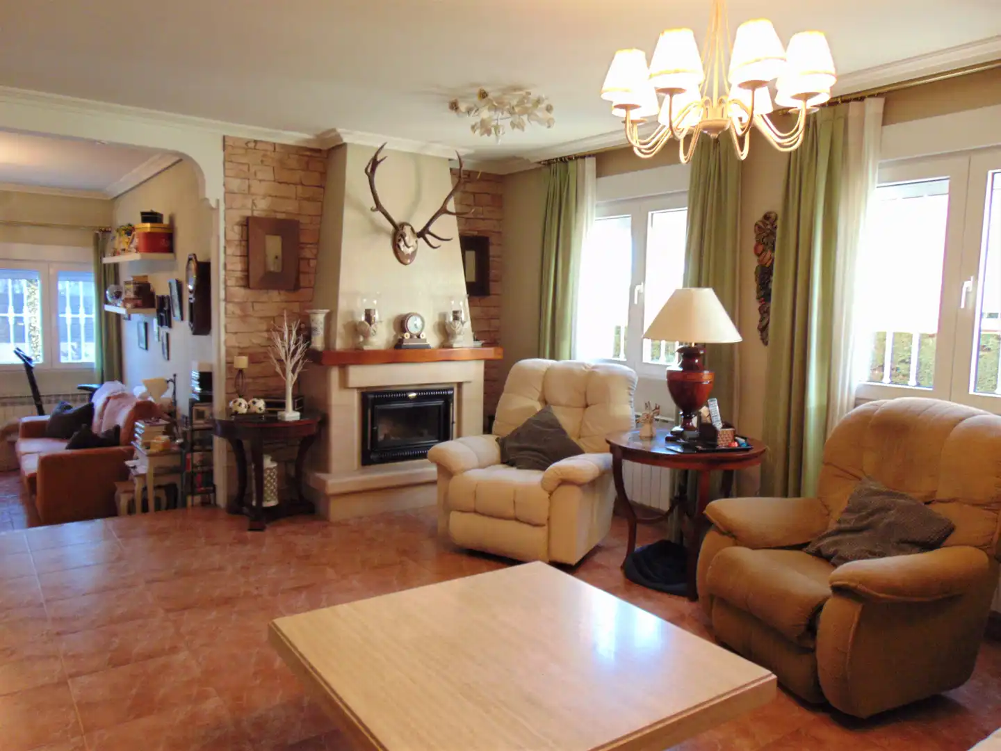 Sala d'estar de Casa o xalet en venda en Colmenar Viejo amb Aire condicionat, Calefacció i Jardí privat