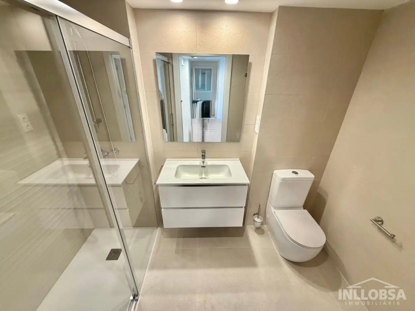 Bathroom of Flat for rent in Manresa  with Air Conditioner, Heating and Parquet flooring