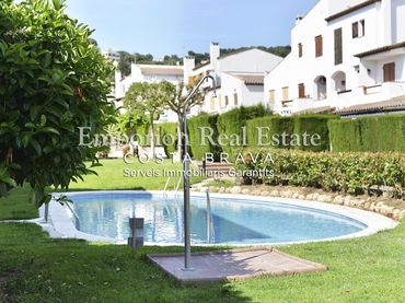 Adosado con balcón en venta en Carrer de la Goleta