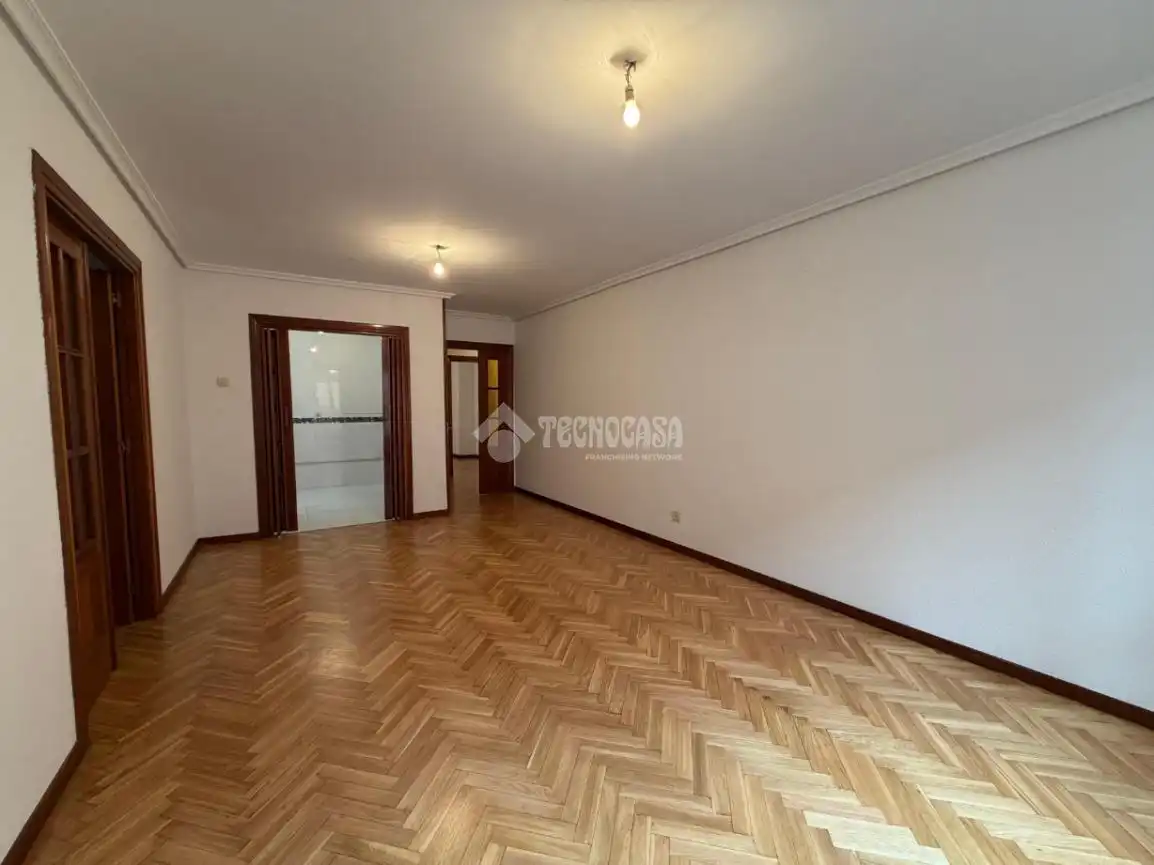 Sala d'estar de Pis en venda en Palencia amb Calefacció i Parquet
