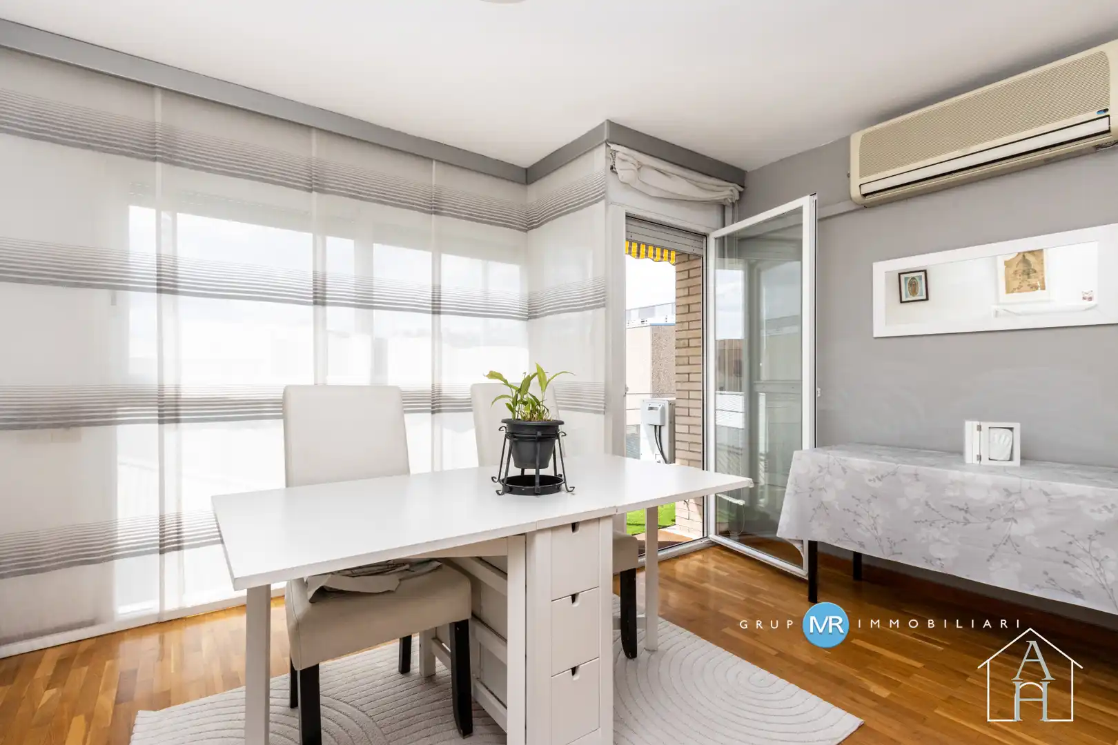 Dining room of Flat for sale in Terrassa  with Air Conditioner, Heating and Parquet flooring