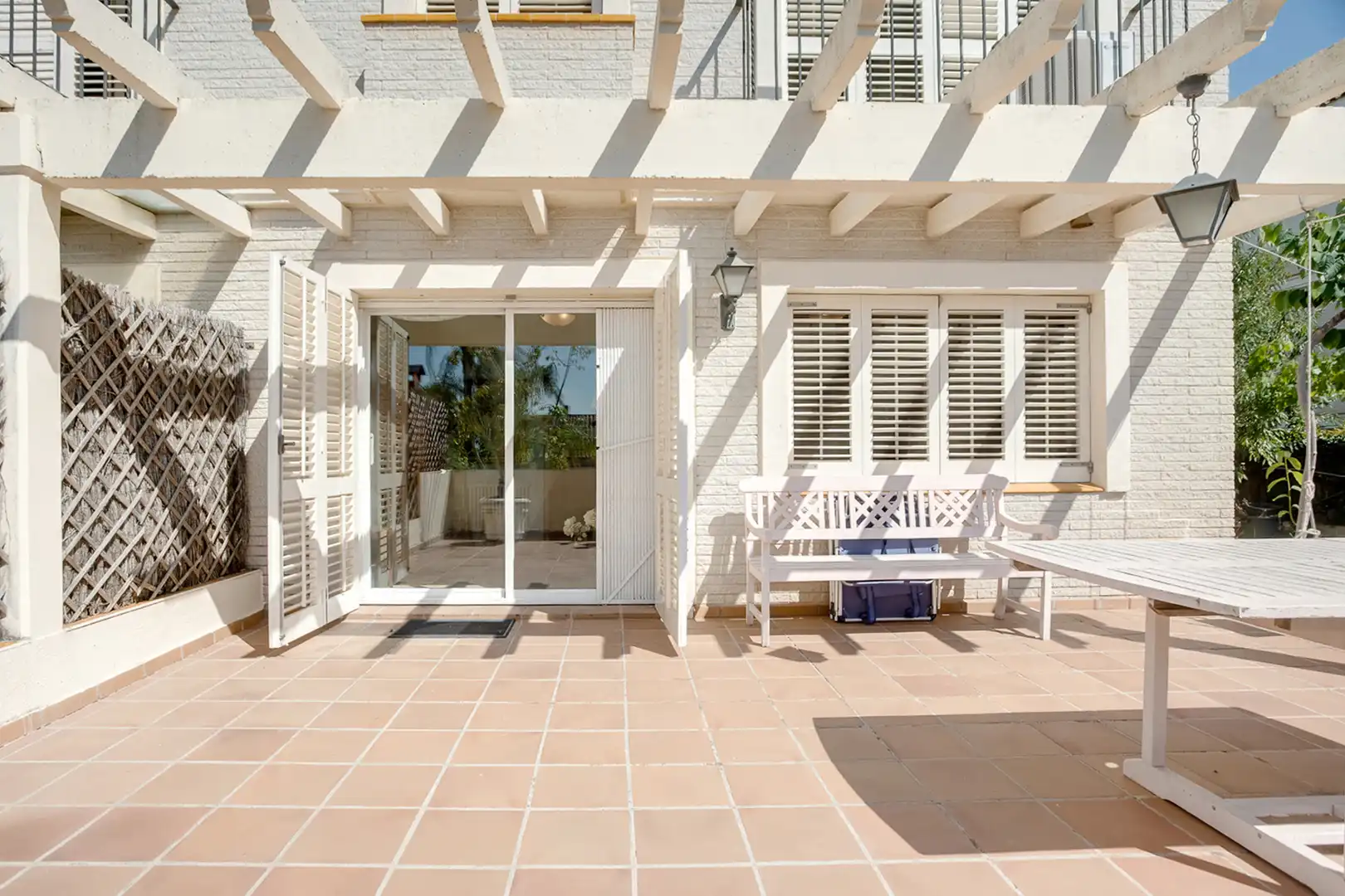 Terrasse von Einfamilien-Reihenhaus zum Verkauf in Premià de Dalt mit Klimaanlage, Heizung und Privatgarten