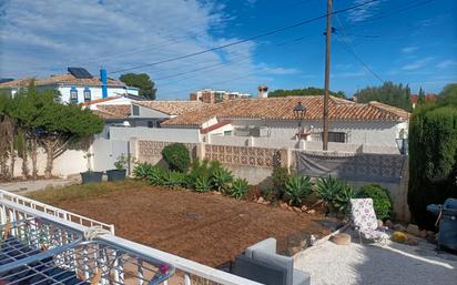 Vista exterior de Casa o xalet en venda en Torremolinos amb Aire condicionat, Jardí privat i Moblat