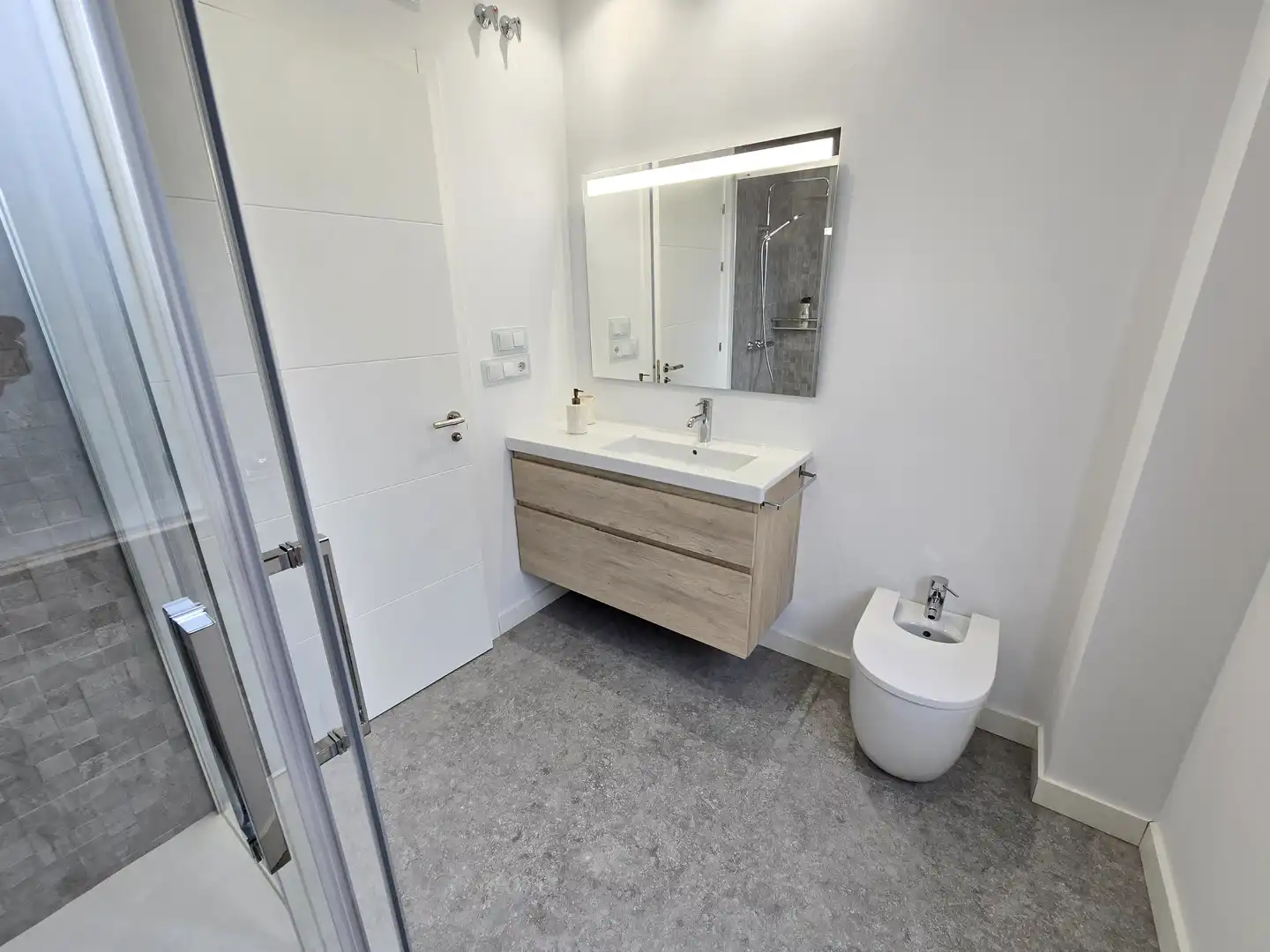 Bany de Casa o xalet en venda en Vigo  amb Calefacció, Jardí privat i Terrassa