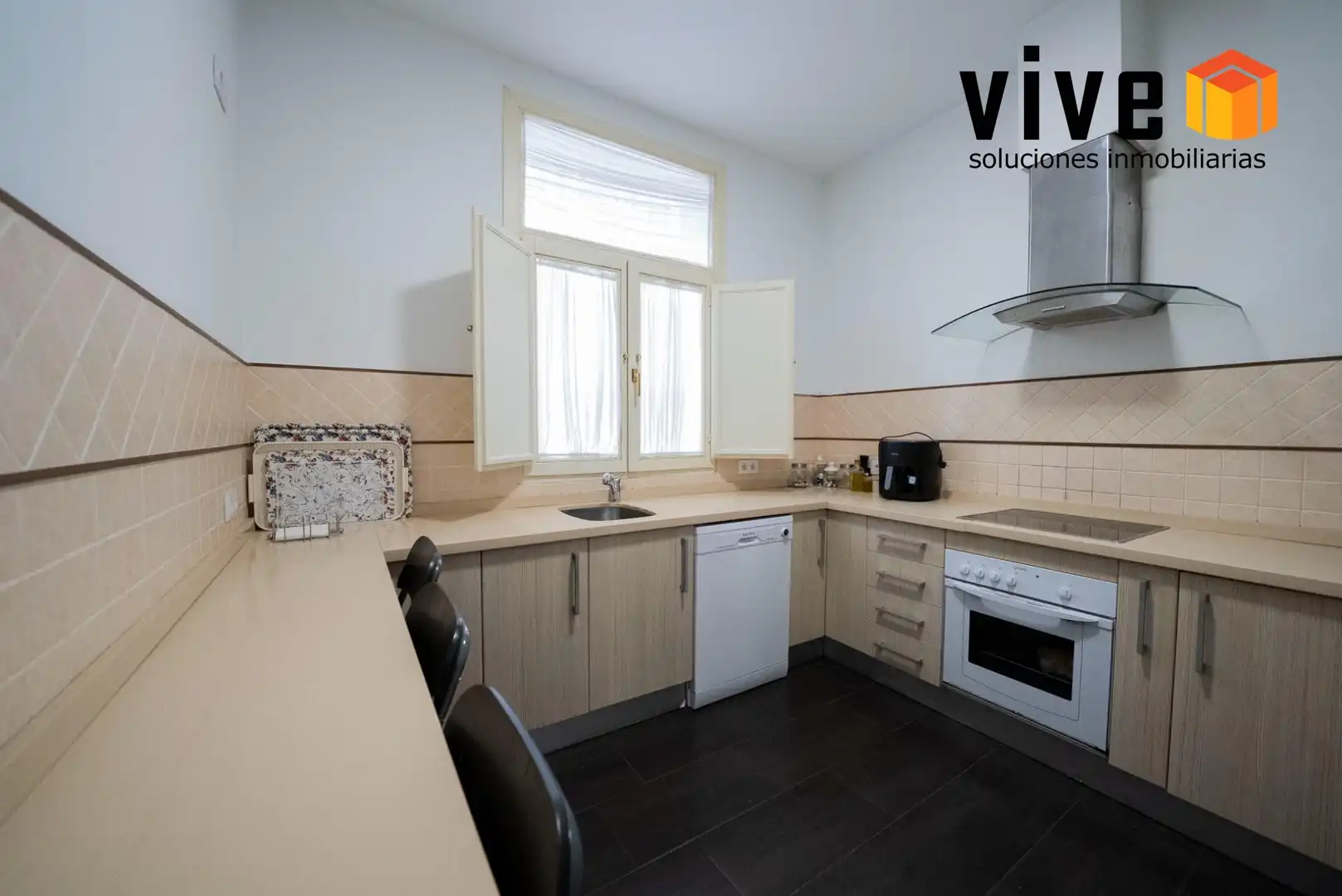 Cocina de Casa o chalet en venta en Sevilla con Aire acondicionado, Calefacción y Jardín privado