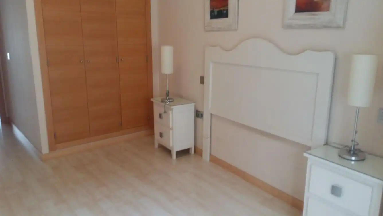 Dormitori de Apartament de lloguer en Badajoz amb Aire condicionat, Calefacció i Moblat