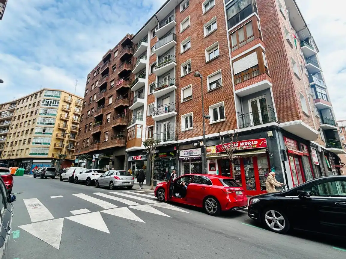 Flat for sale in Santutxu - Basarrate