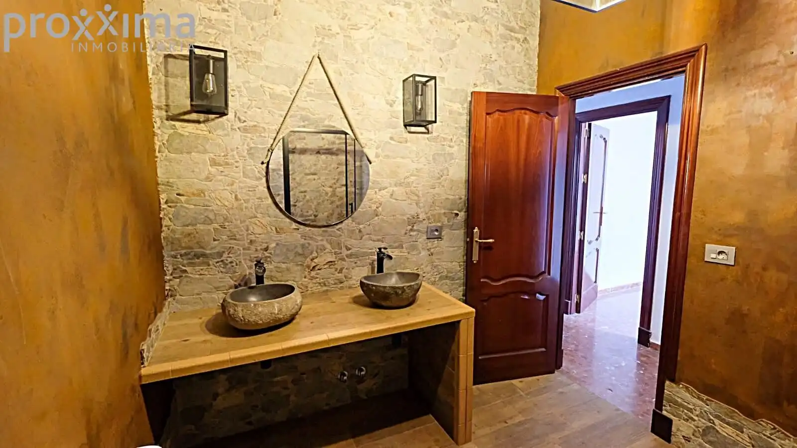 Bathroom of Houses for sale in Alcalá de Guadaira