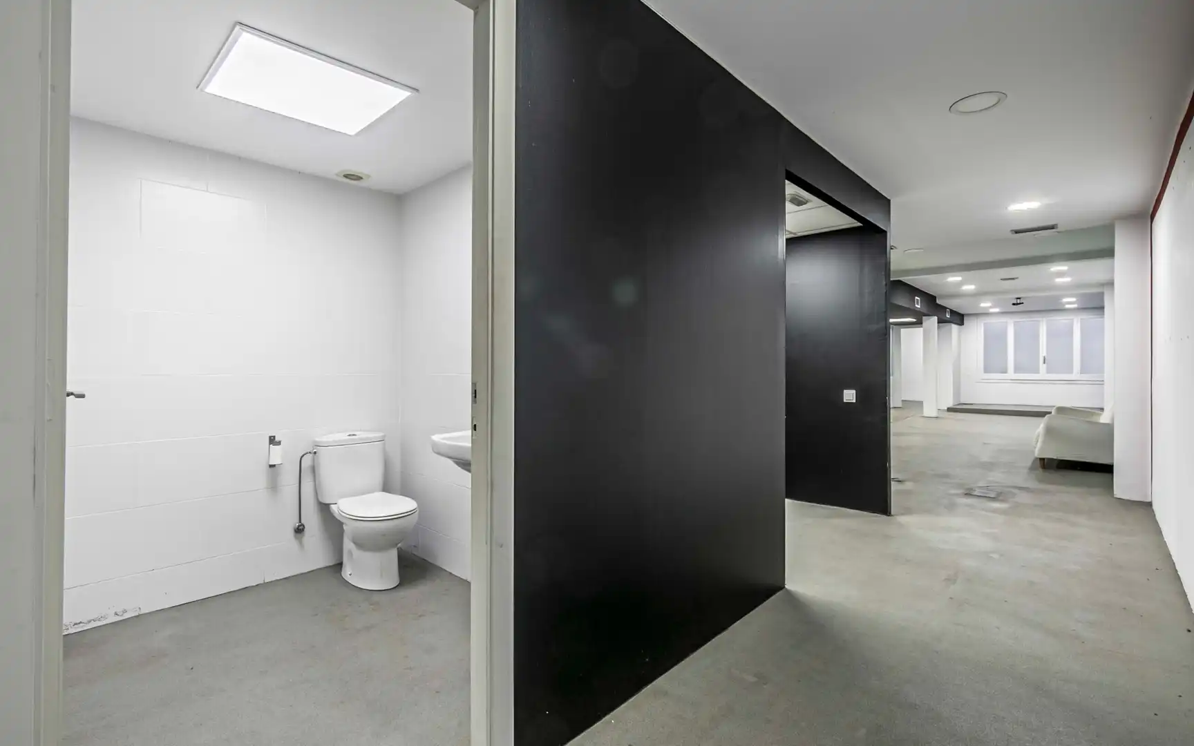 Bathroom of Office for sale in Barcelona