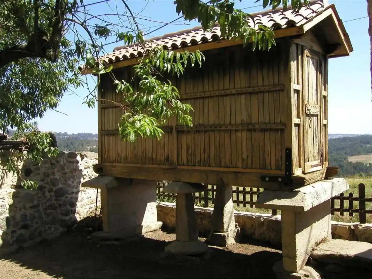 Vista exterior de Piso en venta en Silleda con Jardín privado, Parquet y Amueblado
