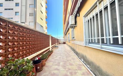 Vista exterior de Apartament en venda en Gandia amb Aire condicionat, Terrassa i Balcó