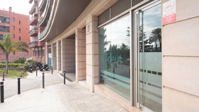 Local comercial en Alquiler en Carrer d'Esteve Terradas, 24 en Vallcarca i els Penitents