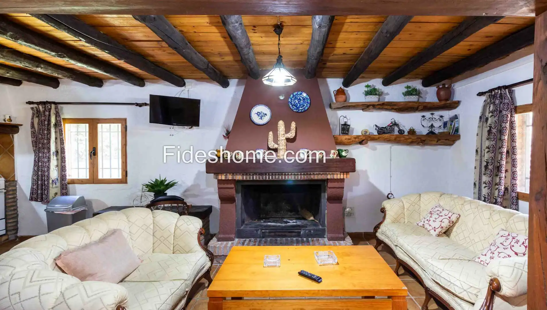 Sala d'estar de Finca rústica en venda en Villamena amb Jardí privat, Piscina i Moblat