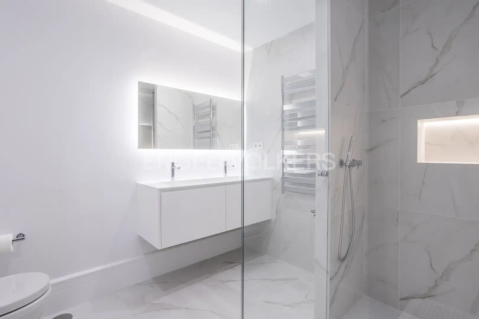 Baño de Dúplex en venta en Madrid con Aire acondicionado, Calefacción y Jardín privado