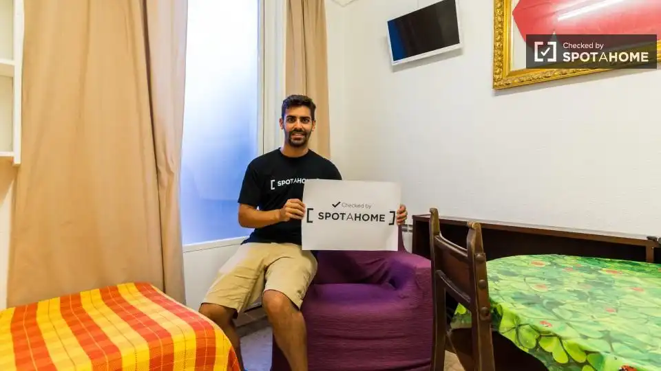 Room in Universidad - Malasaña