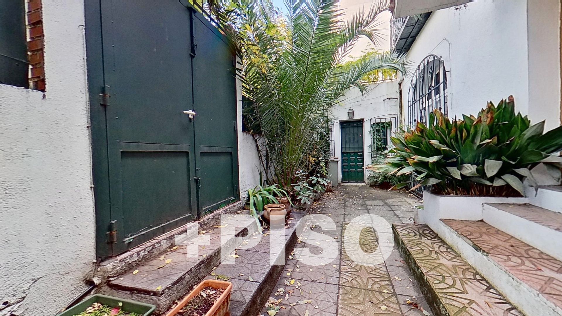 Exterior view of House or chalet for sale in  Madrid Capital  with Air Conditioner, Heating and Private garden