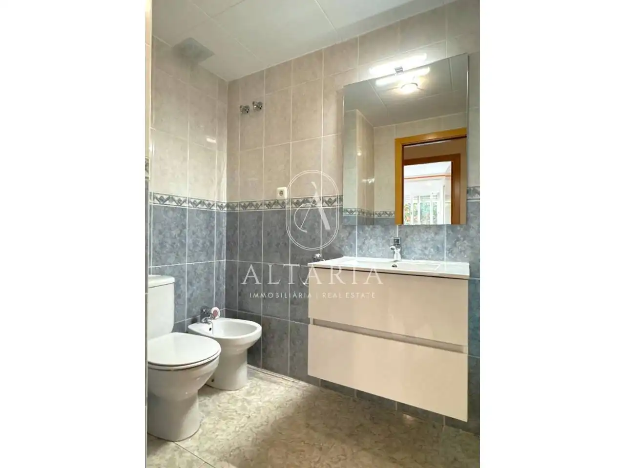 Baño de Piso en venta en Malgrat de Mar con Calefacción, Terraza y Alarma