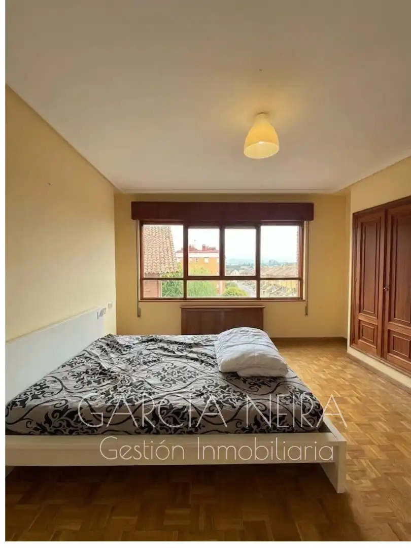 Bedroom of Flat for rent in Noreña  with Heating, Parquet flooring and Furnished