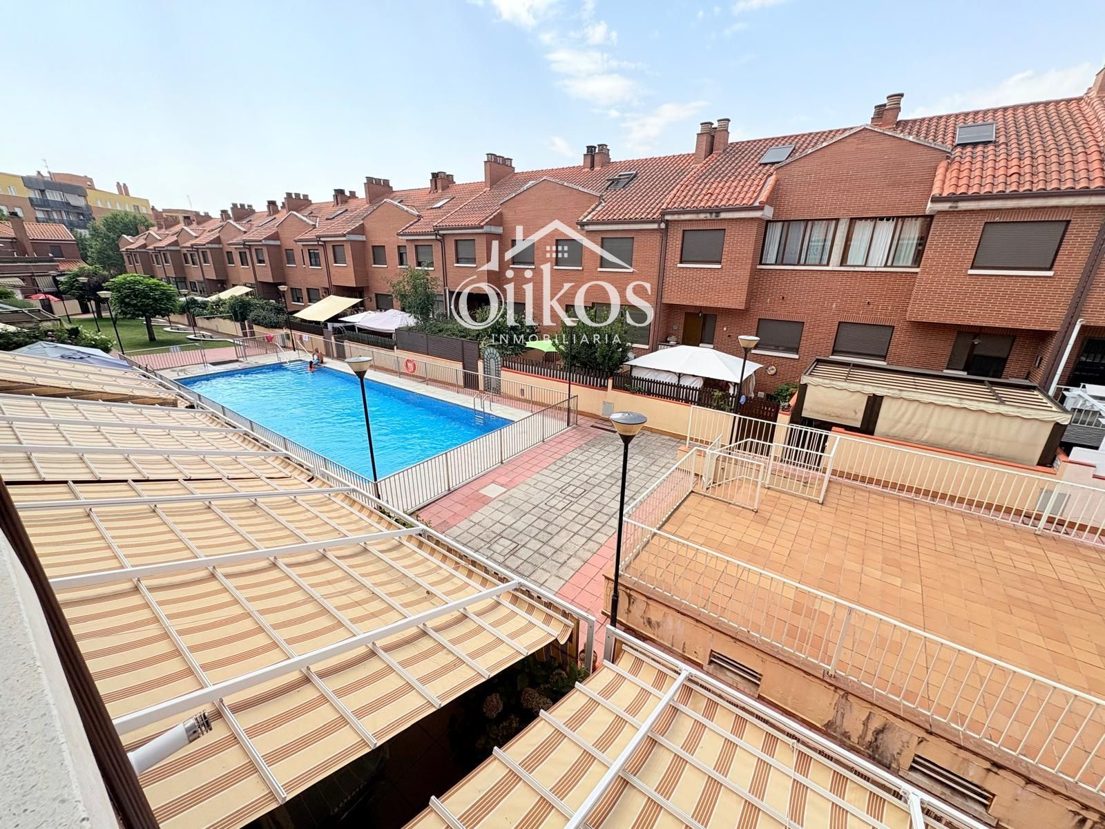 Vista exterior de Casa adosada en venda en Salamanca Capital amb Calefacció, Parquet i Piscina