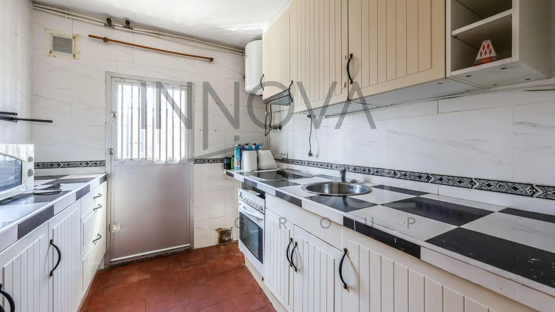 Cuina de Casa o xalet en venda en Talamanca de Jarama amb Jardí privat, Terrassa i Piscina