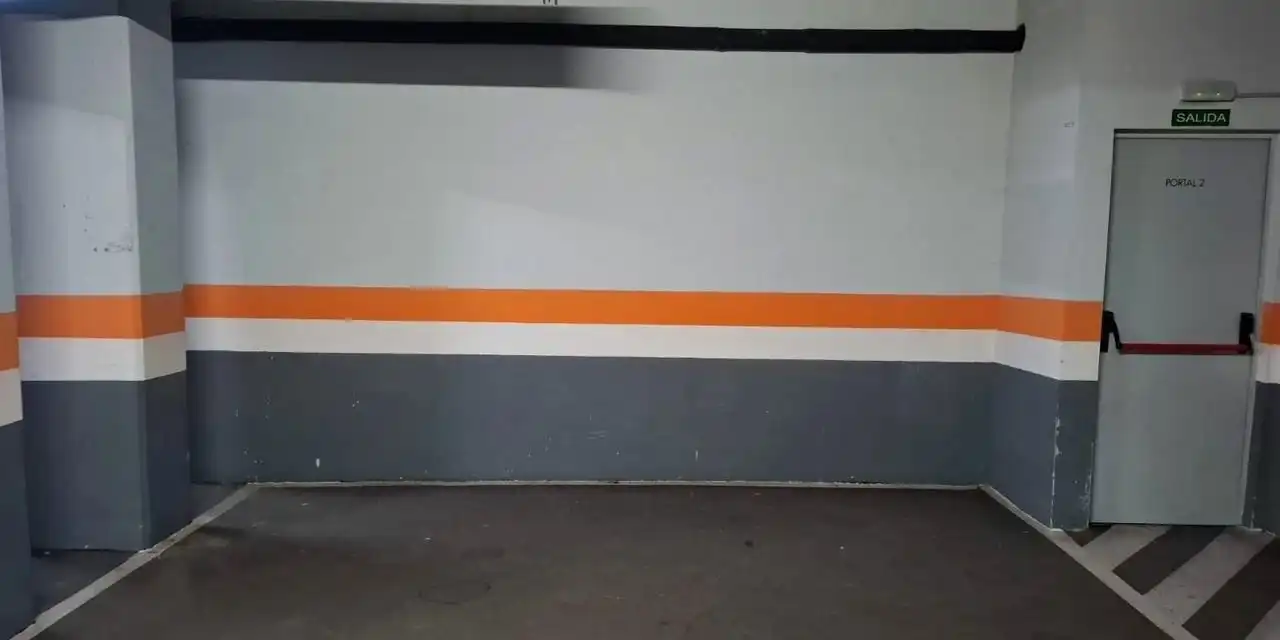 Individual with lift for sale in Sur - PAU 4
