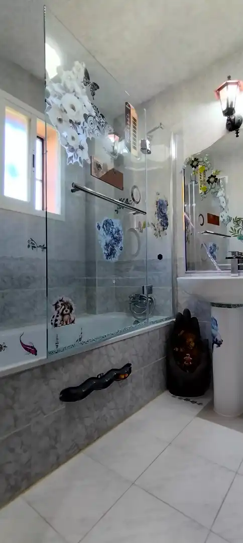 Baño de Piso en venta en Sevilla con Terraza, Horno y Lavadora