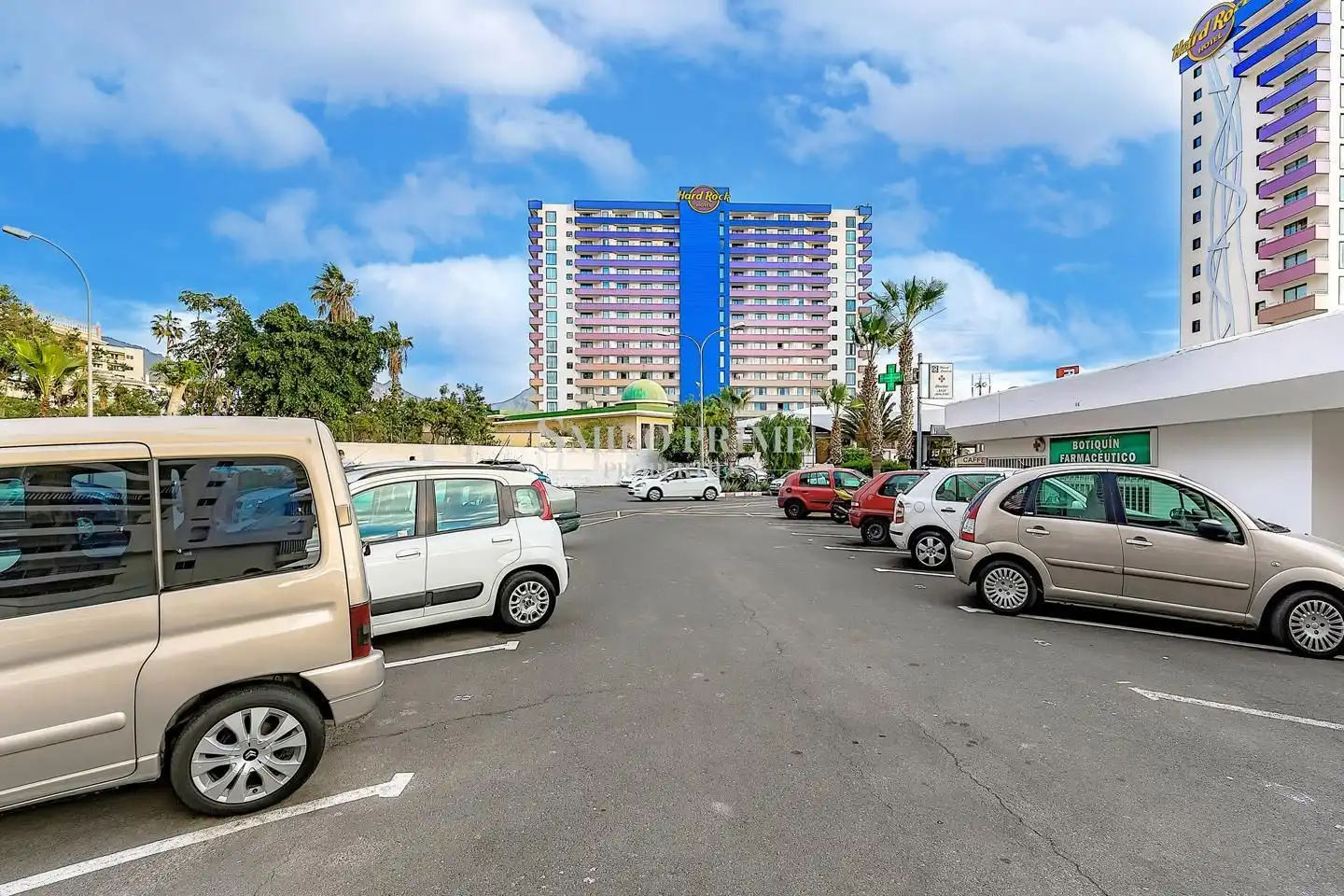 Parking de Estudio en venta en Adeje con Terraza, Amueblado y Piscina comunitaria