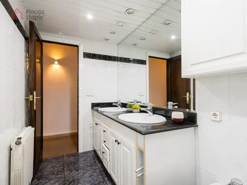 Baño de Piso en venta en Barcelona con Balcón