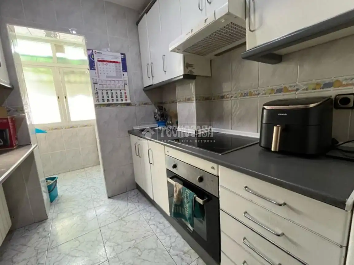 Cocina de Piso en venta en Alcalá de Henares con Calefacción y Balcón
