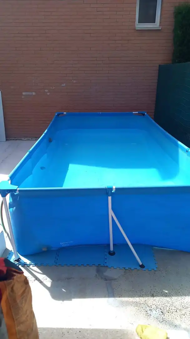 Schwimmbecken von Einfamilien-Reihenhaus zum Verkauf in Esparreguera