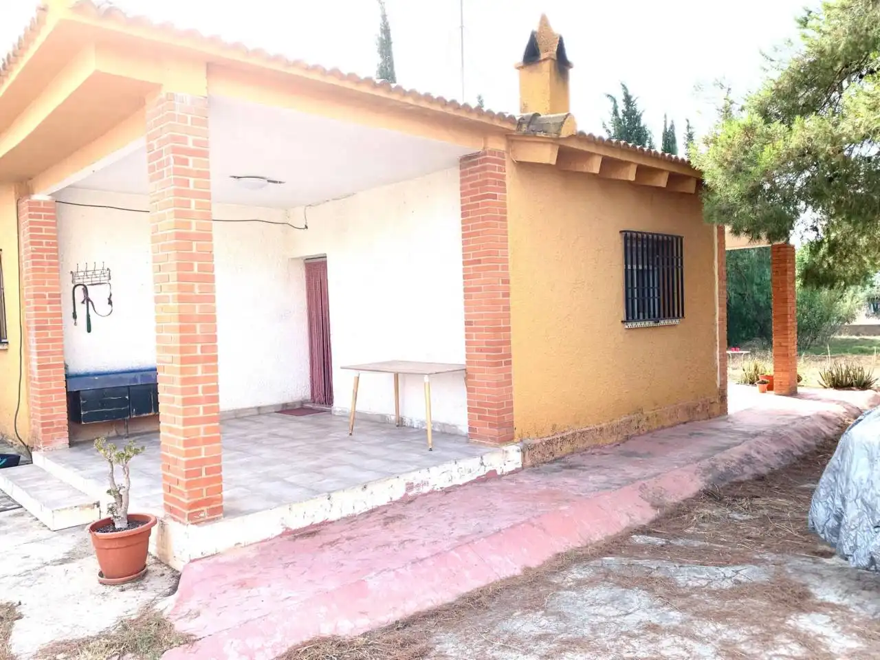 Vista exterior de Finca rústica en venda en Llíria amb Jardí privat, Terrassa i Piscina