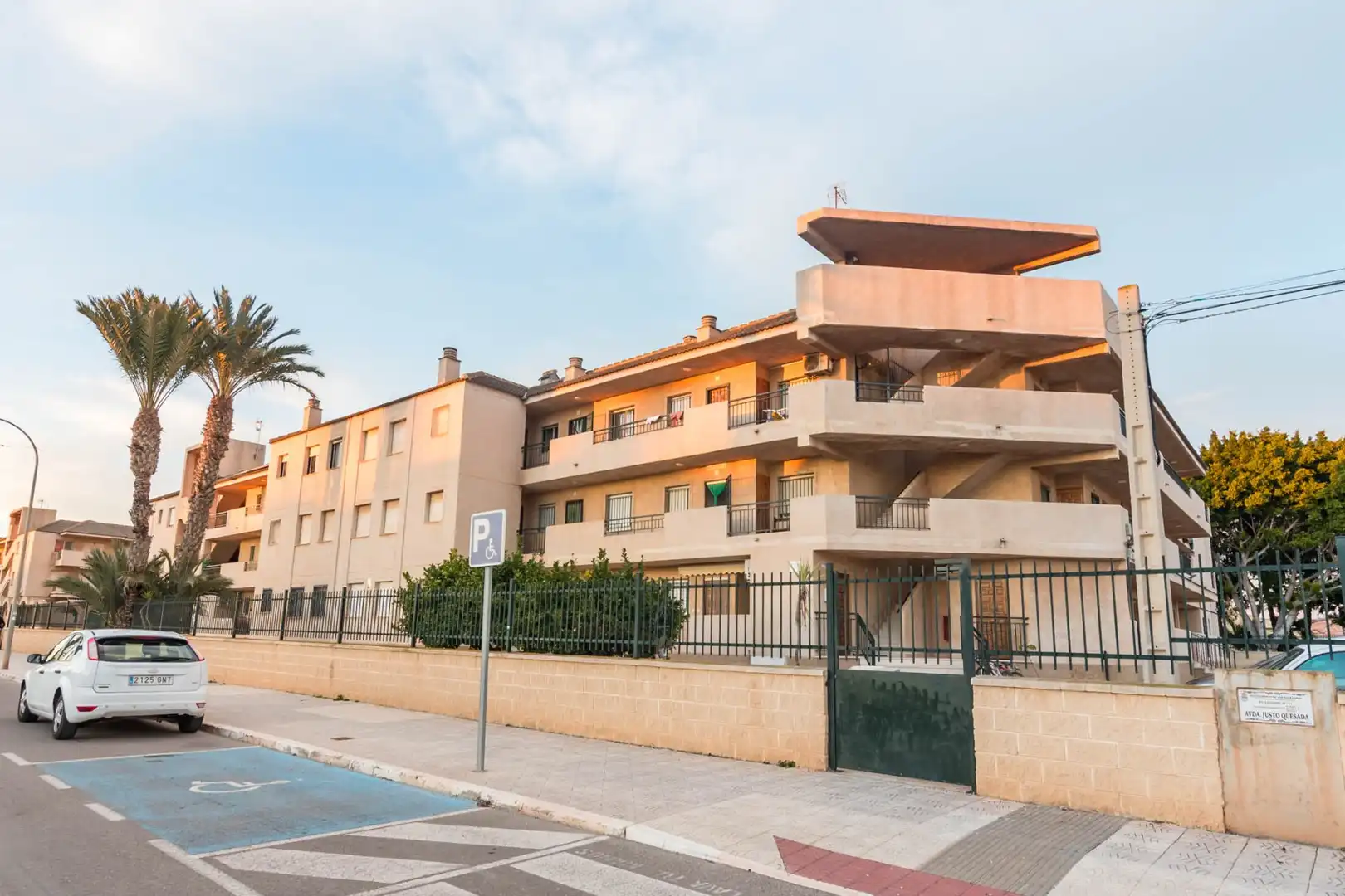 Exterior view of Flat for sale in Los Alcázares  with Swimming Pool, Furnished and Oven