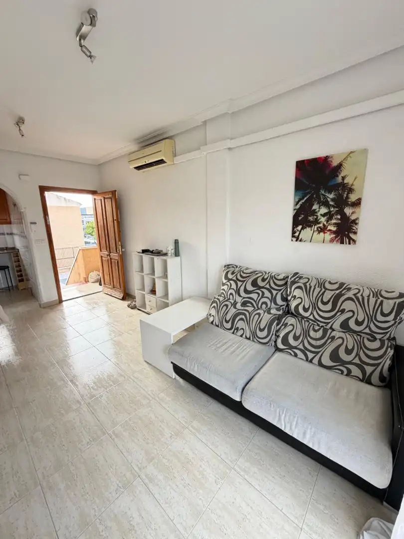 Sala de estar de Apartamento en venta en Torrevieja con Aire acondicionado, Balcón y Piscina comunitaria