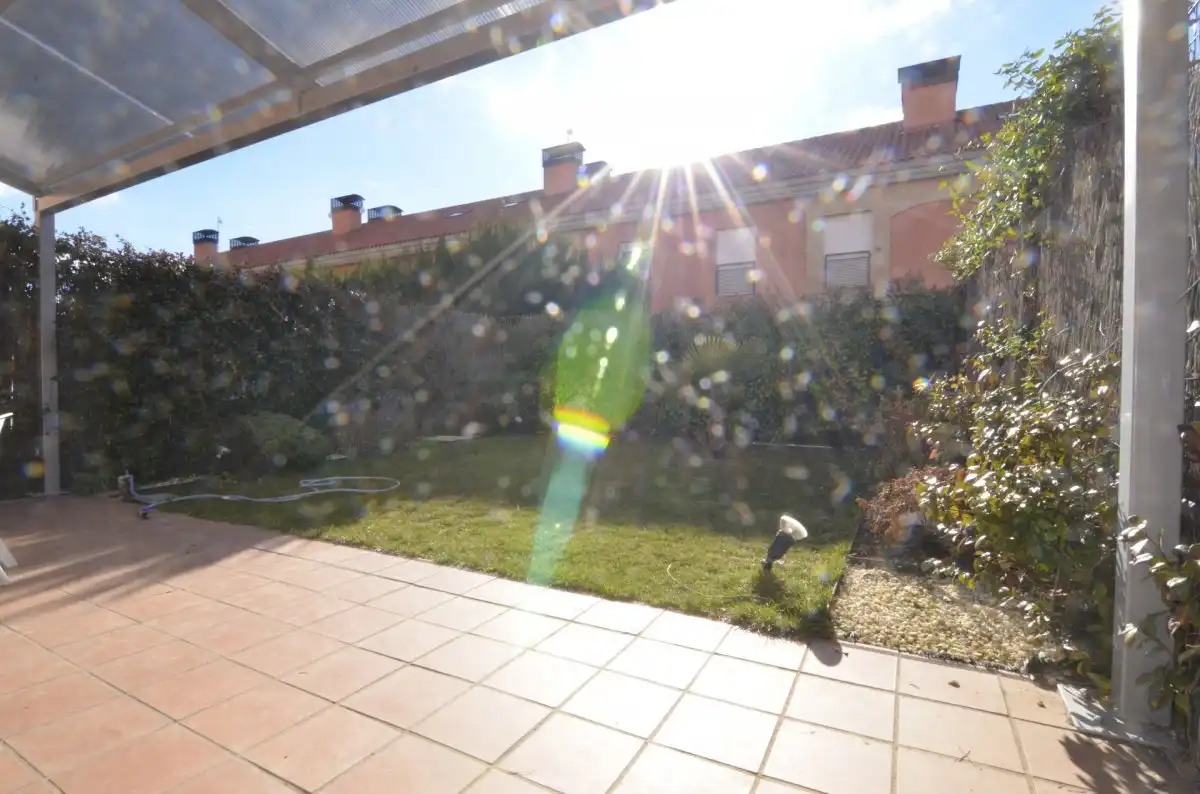 Jardín de Casa adosada en venta en Doñinos de Salamanca con Calefacción, Parquet y Terraza