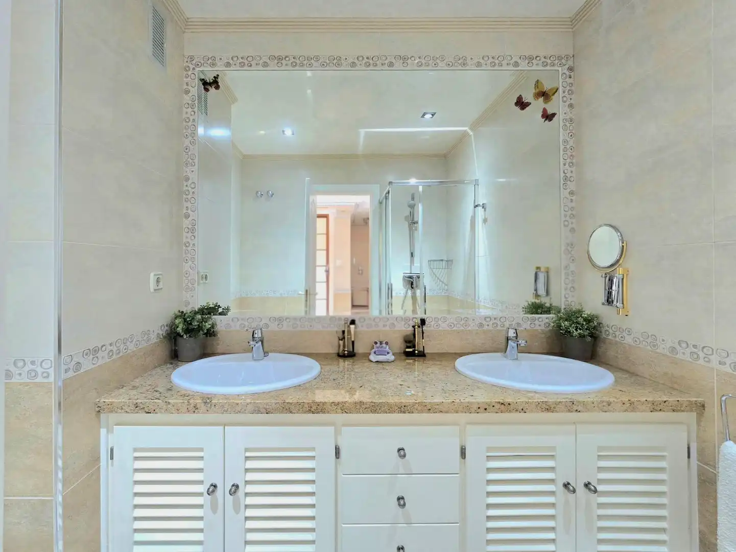 Baño de Piso en venta en Torremolinos con Aire acondicionado, Calefacción y Jardín privado
