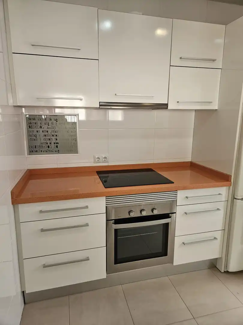 Cocina de Piso de alquiler en Sevilla con Aire acondicionado, Calefacción y Balcón